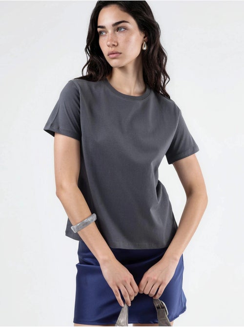T-shirt de algodão lisa com gola redonda busem - Kiabi T-shirt de algodão lisa com gola redonda busem - Kiabi