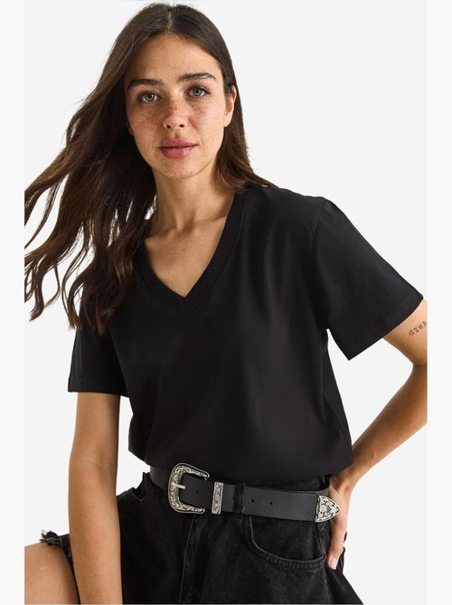 T-shirt de algodão penteado com decote em v comfort fit lucci - Kiabi T-shirt de algodão penteado com decote em v comfort fit lucci - Kiabi