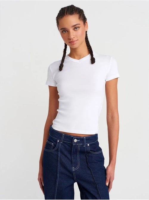 T-shirt de algodão slim fit com decote em v dilvin - Kiabi T-shirt de algodão slim fit com decote em v dilvin - Kiabi