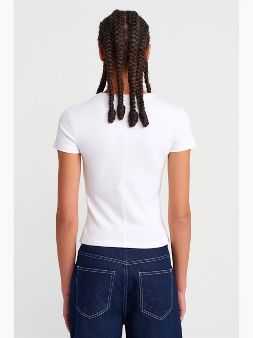 T-shirt de algodão slim fit com decote em v dilvin - Kiabi T-shirt de algodão slim fit com decote em v dilvin - Kiabi