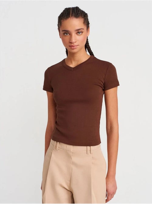 T-shirt de algodão slim fit com decote em v dilvin - Kiabi