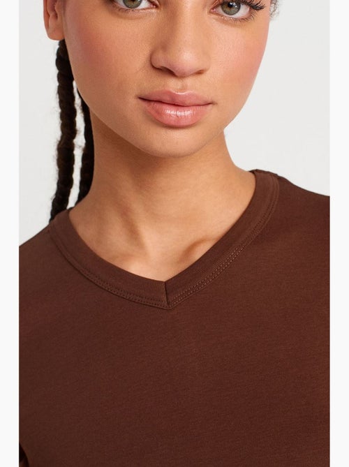 T-shirt de algodão slim fit com decote em v dilvin - Kiabi
