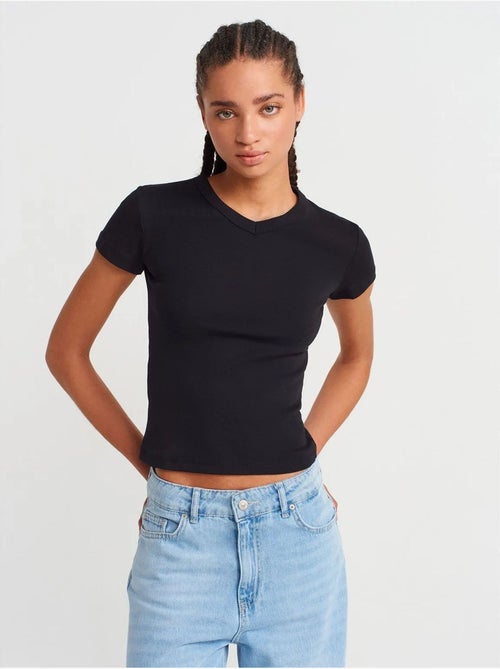 T-shirt de algodão slim fit com decote em v dilvin - Kiabi