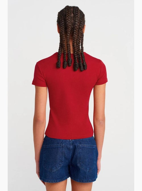T-shirt de algodão slim fit com decote em v dilvin - Kiabi T-shirt de algodão slim fit com decote em v dilvin - Kiabi
