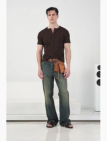 T-shirt de algodão slim fit com decote redondo e detalhe de botões giesto