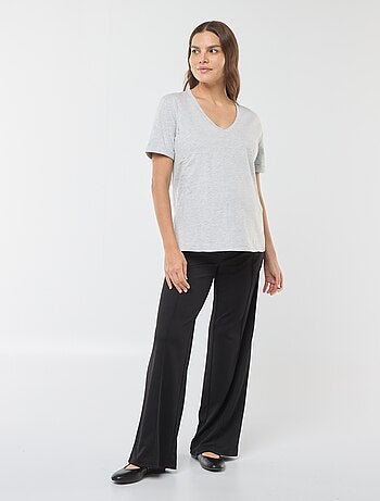 T-shirt de amamentação com gola em bico