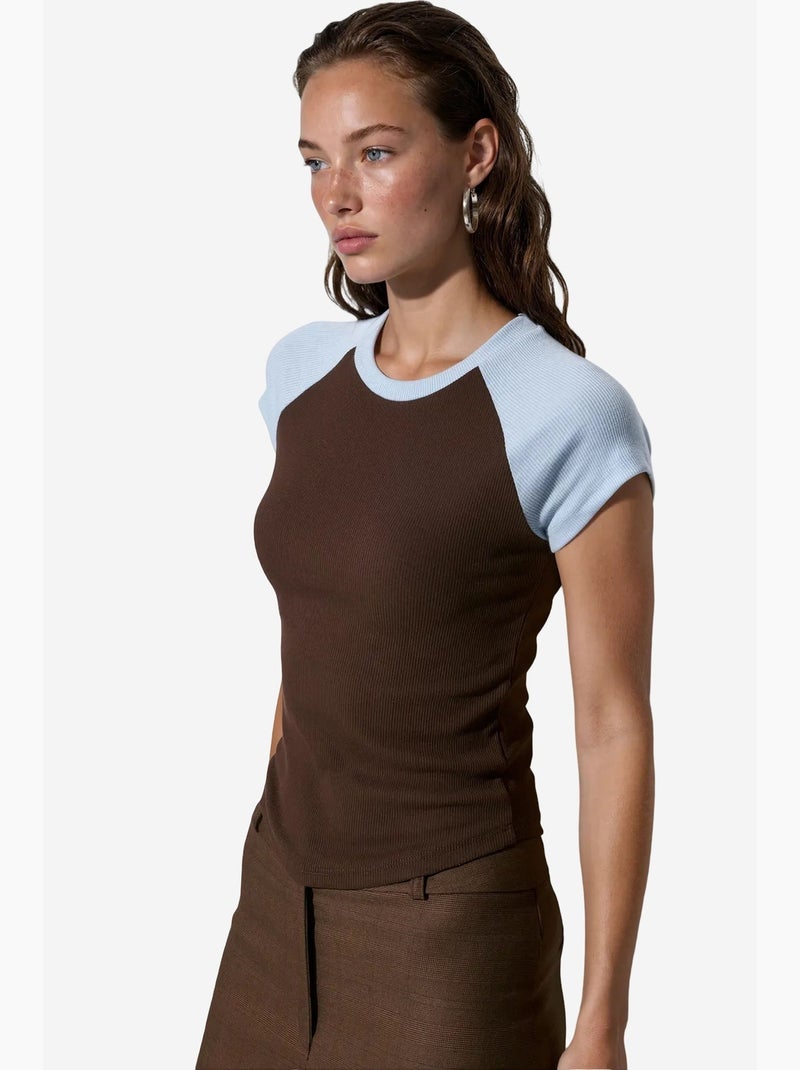 T-shirt de gola redonda color block ajustada busem Castanho - Kiabi