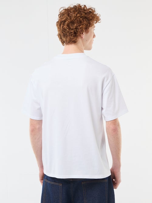 T-shirt de gola redonda com bordado contrastante - Kiabi