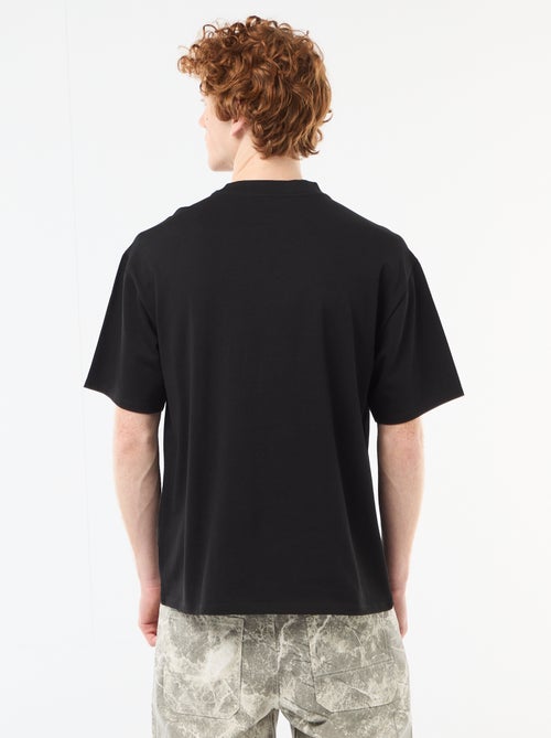 T-shirt de gola redonda com bordado contrastante - Kiabi