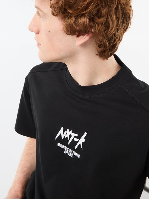 T-shirt de gola redonda com bordado contrastante - Kiabi