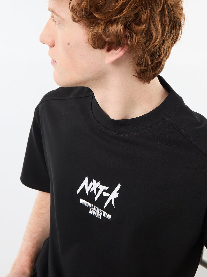 T-shirt de gola redonda com bordado contrastante Preto - Kiabi
