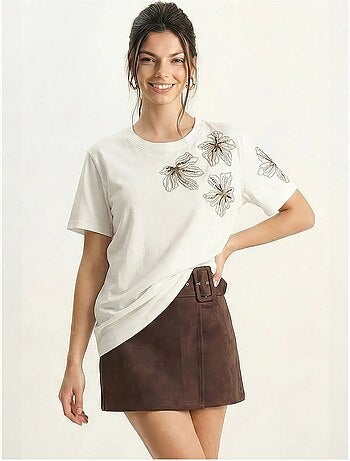 T-shirt de gola redonda com bordado floral lucci