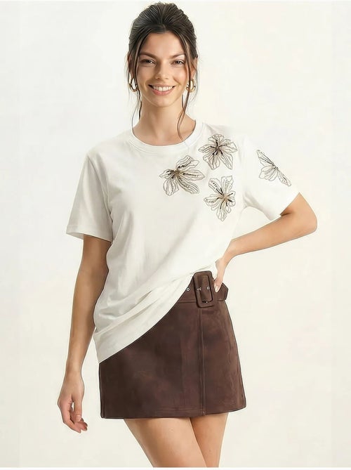 T-shirt de gola redonda com bordado floral lucci - Kiabi T-shirt de gola redonda com bordado floral lucci - Kiabi
