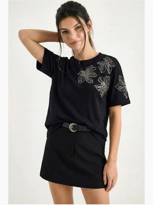 T-shirt de gola redonda com bordado floral lucci - Kiabi T-shirt de gola redonda com bordado floral lucci - Kiabi
