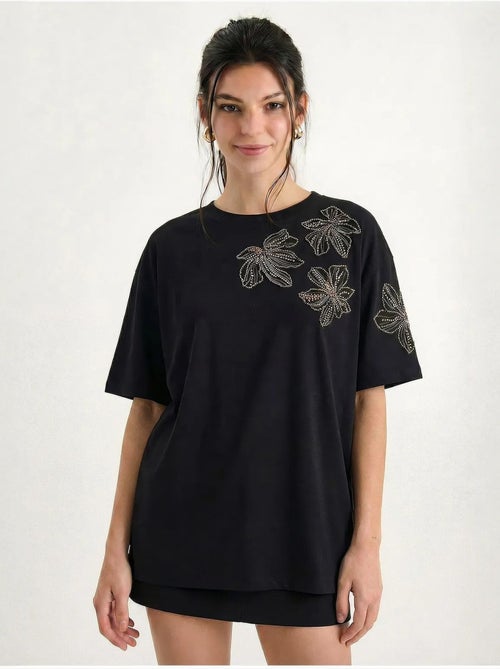 T-shirt de gola redonda com bordado floral lucci - Kiabi T-shirt de gola redonda com bordado floral lucci - Kiabi