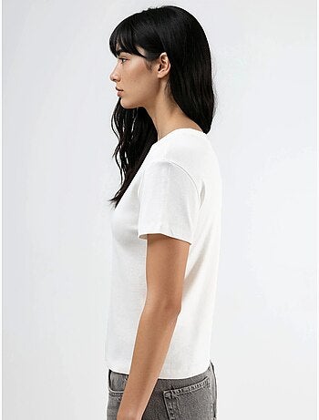 T-shirt de gola redonda com detalhe de pedra busem