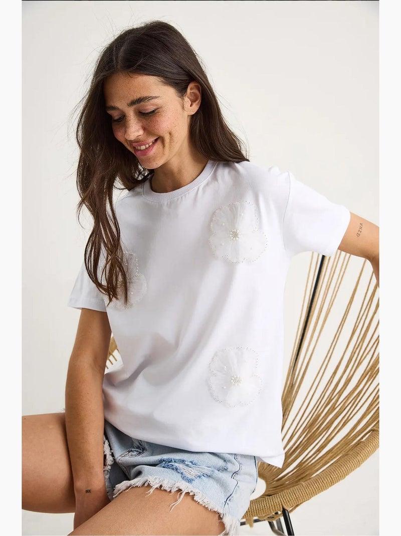 T-shirt de gola redonda e manga curta com acessório floral lucci Branco - Kiabi