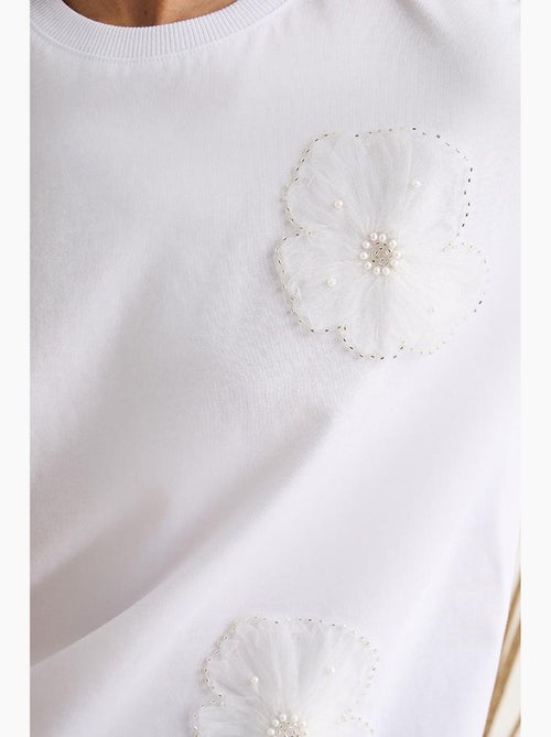 T-shirt de gola redonda e manga curta com acessório floral lucci - Kiabi