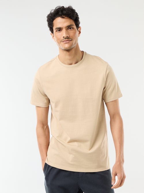 T-shirt de homem em algodão com gola redonda lisa - Kiabi T-shirt de homem em algodão com gola redonda lisa - Kiabi