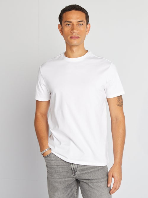 T-shirt de homem em algodão com gola redonda lisa - Kiabi T-shirt de homem em algodão com gola redonda lisa - Kiabi