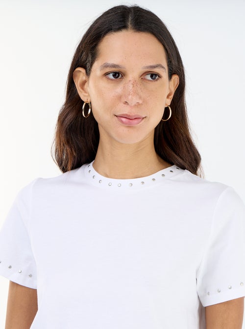 T-shirt de jérsei com tachas na gola e nas mangas - Kiabi