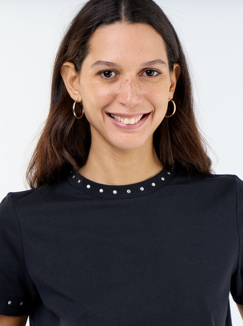 T-shirt de jérsei com tachas na gola e nas mangas - Kiabi