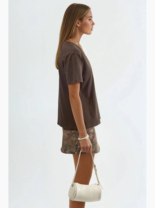 T-shirt de malha lisa com decote em v busem - Kiabi T-shirt de malha lisa com decote em v busem - Kiabi