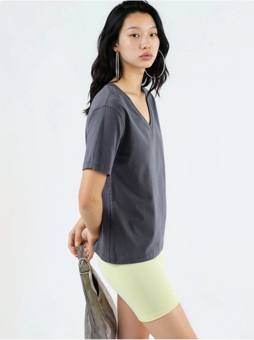 T-shirt de malha lisa com decote em v busem - Kiabi T-shirt de malha lisa com decote em v busem - Kiabi
