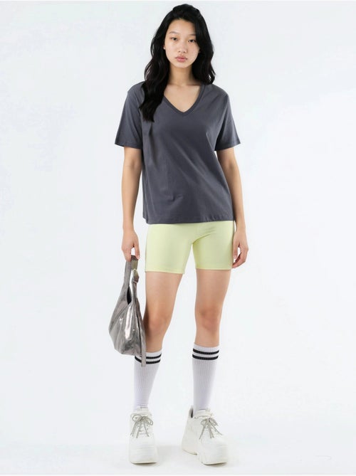 T-shirt de malha lisa com decote em v busem - Kiabi T-shirt de malha lisa com decote em v busem - Kiabi