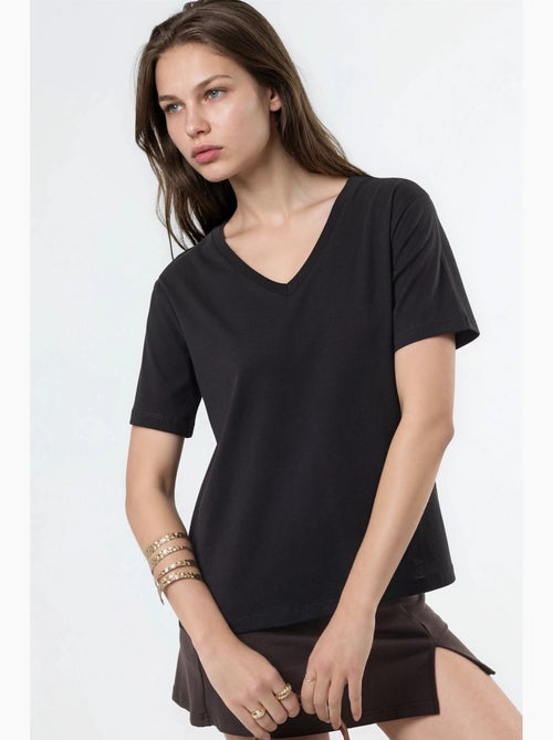 T-shirt de malha lisa com decote em v busem - Kiabi T-shirt de malha lisa com decote em v busem - Kiabi