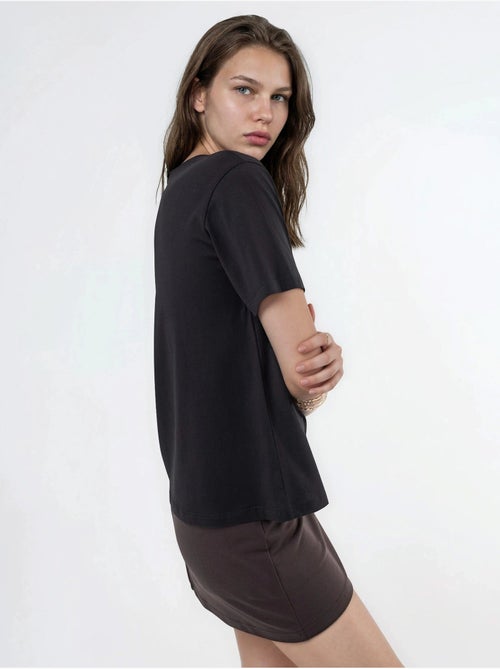 T-shirt de malha lisa com decote em v busem - Kiabi T-shirt de malha lisa com decote em v busem - Kiabi
