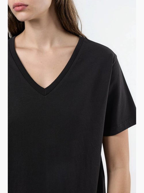 T-shirt de malha lisa com decote em v busem - Kiabi T-shirt de malha lisa com decote em v busem - Kiabi