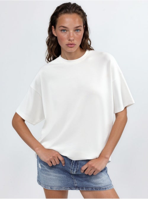 T-shirt de malha oversized com gola redonda e toque de modal hiccup - Kiabi T-shirt de malha oversized com gola redonda e toque de modal hiccup - Kiabi