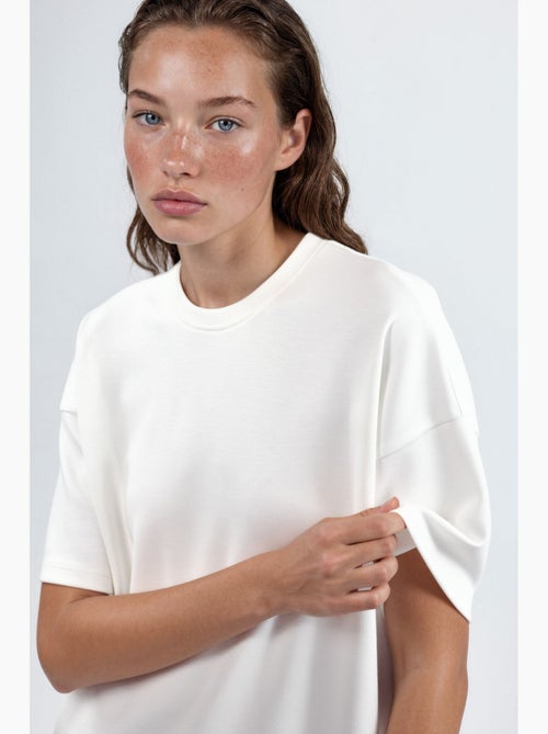 T-shirt de malha oversized com gola redonda e toque de modal hiccup - Kiabi T-shirt de malha oversized com gola redonda e toque de modal hiccup - Kiabi