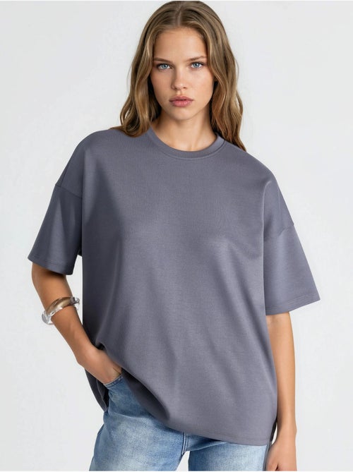 T-shirt de malha oversized com gola redonda e toque de modal hiccup - Kiabi T-shirt de malha oversized com gola redonda e toque de modal hiccup - Kiabi