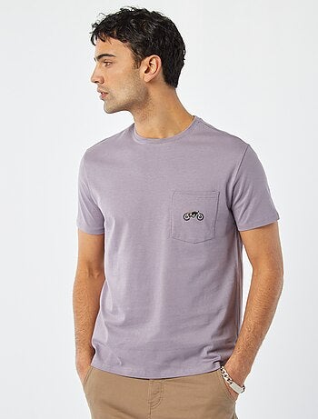 T-shirt de manga curta com bolso frontal e bordado