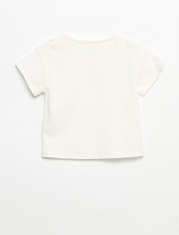 T-shirt de manga curta com coração cosido