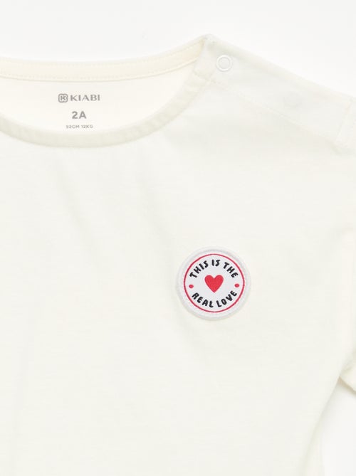 T-shirt de manga curta com coração cosido - Kiabi