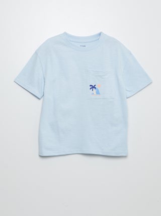 T-shirt de manga curta com estampado e bolso frontal