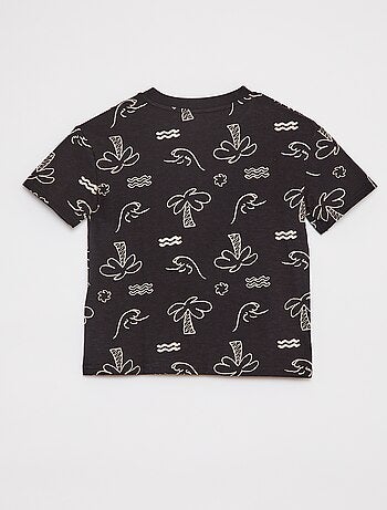 T-shirt de manga curta com estampado e bolso frontal