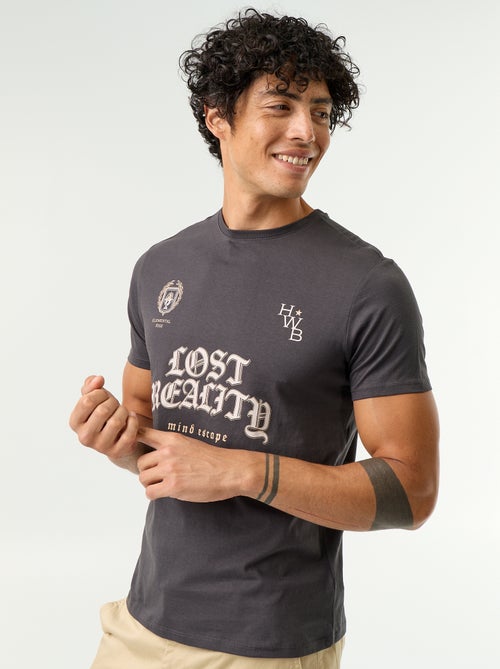 T-shirt de manga curta com estampado fantasia - Kiabi