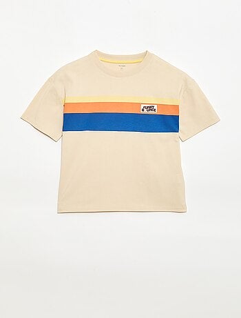 T-shirt de manga curta com estampado na frente