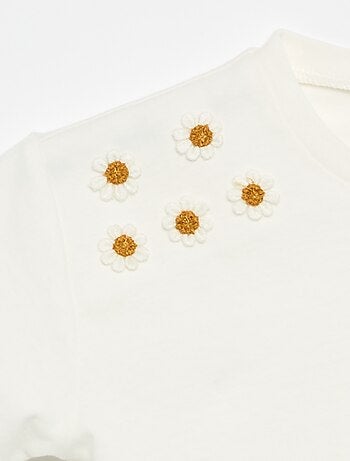 T-shirt de manga curta com flores no ombro