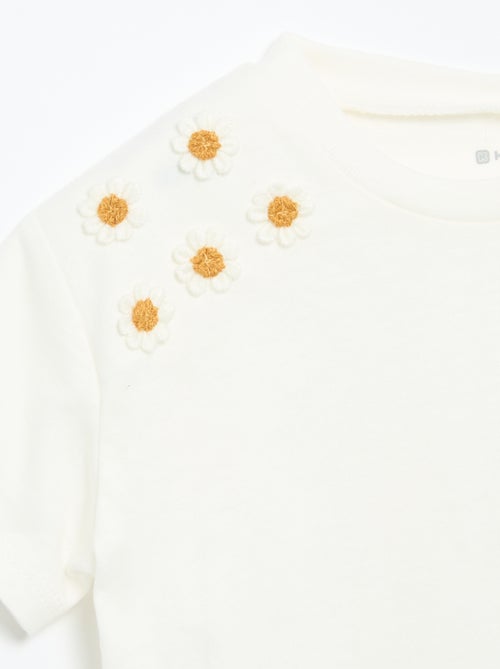 T-shirt de manga curta com flores no ombro - Kiabi