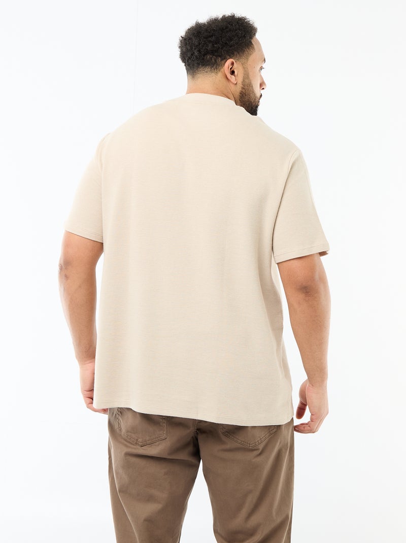 T-shirt de manga curta com gola redonda em jacquard de algodão Bege - Kiabi