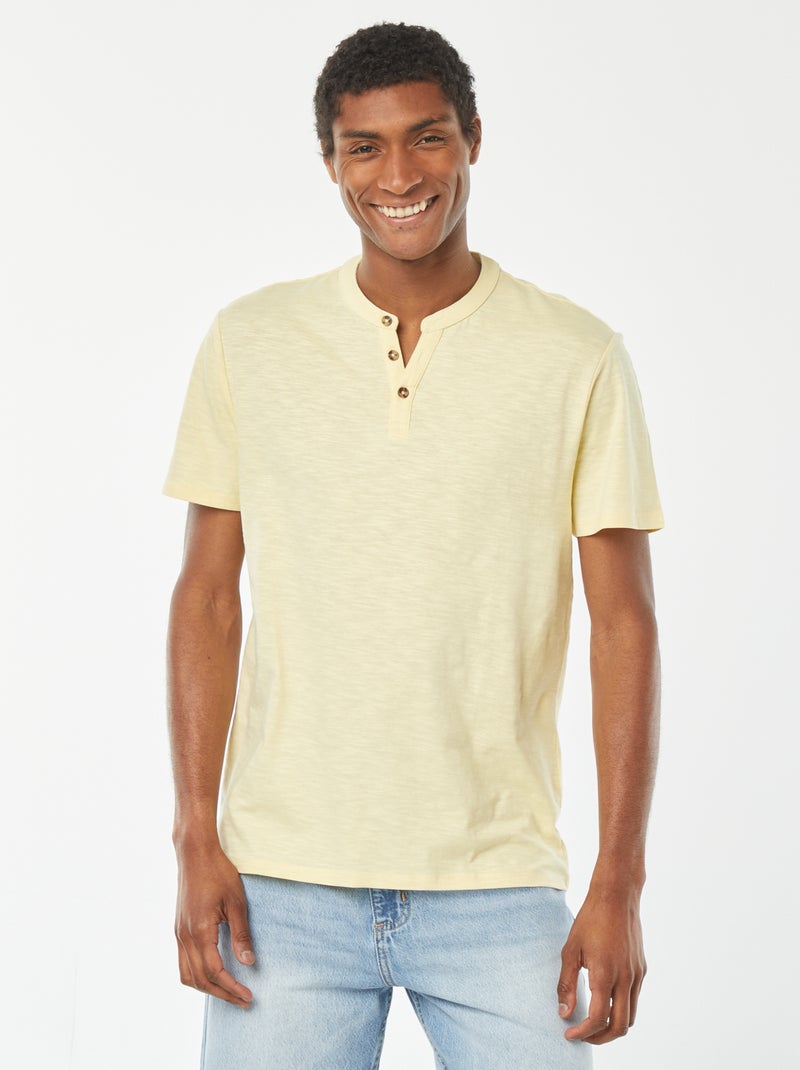 T-shirt de manga curta com gola tunisina Amarelo - Kiabi