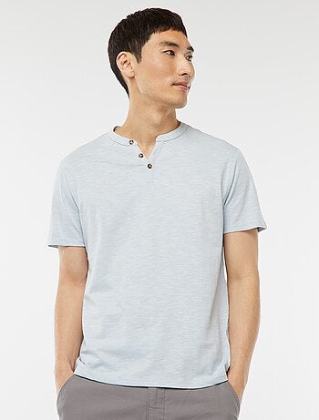 T-shirt de manga curta com gola tunisina