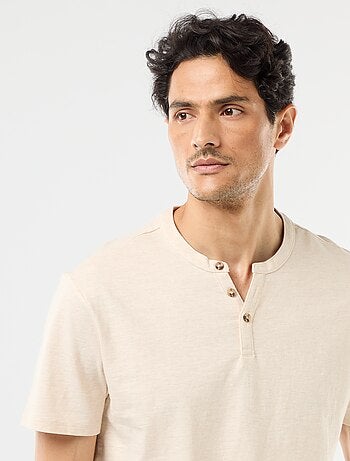 T-shirt de manga curta com gola tunisina