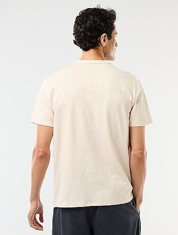 T-shirt de manga curta com gola tunisina