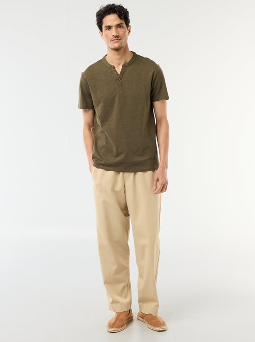 T-shirt de manga curta com gola tunisina - Kiabi